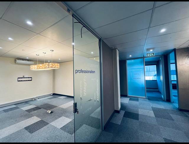1,663M² OFFICE FOR SALE IN HALFWAY HOUSE